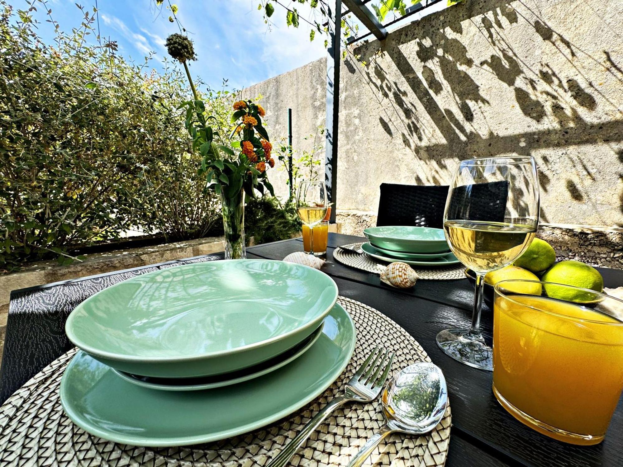 Studio Apartment Matoni Postira Exterior photo